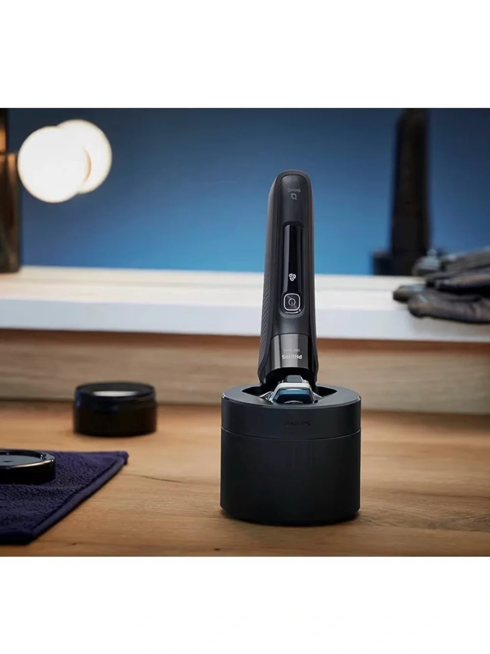7600 Black Electric Shaver - Advanced Close Shave